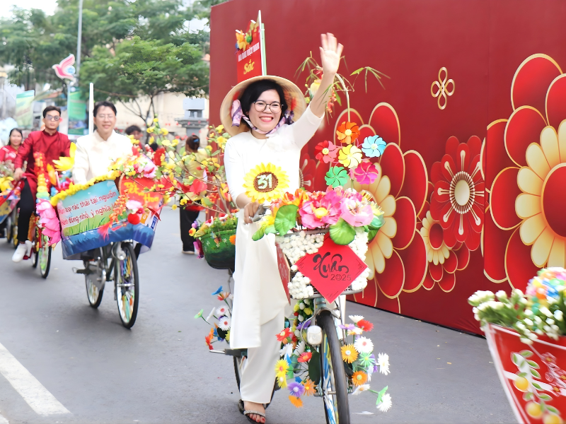 Chợ hoa xuân ’Trên bến dưới thuyền’ Tết Bính Ngọ 2026 ở TP.HCM có gì đặc sắc?