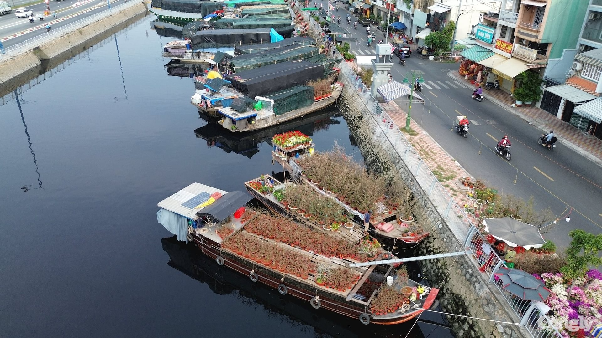 Đặc sắc chợ hoa xuân “Trên bến dưới thuyền” Tết Bính Ngọ